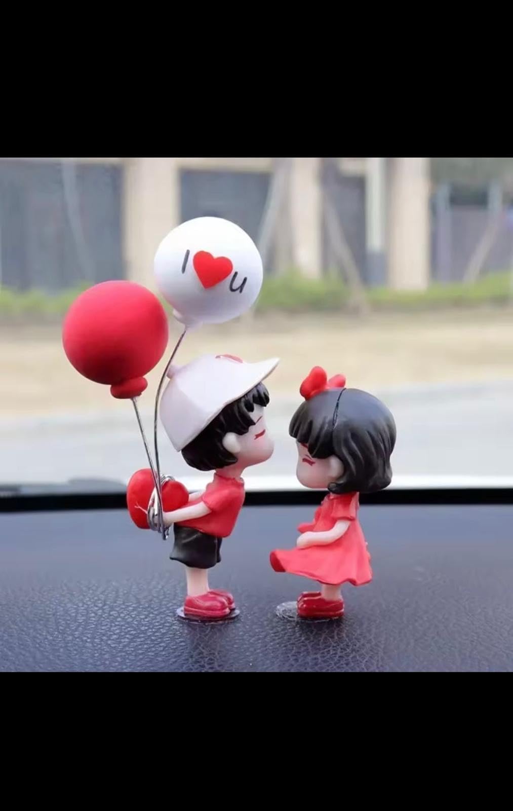 Cartoon Resin Couples Figurine, Cute Lovers Kissing Ornament with Balloon, Car Dashboard Office Desktop Home Decor, Miniature Statue