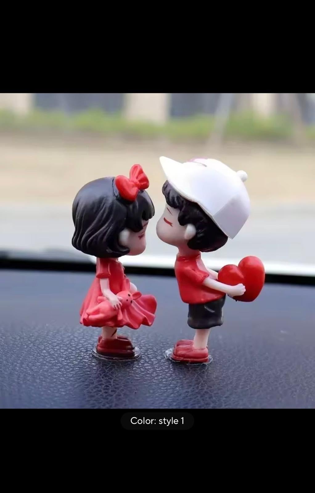 Cartoon Resin Couples Figurine, Cute Lovers Kissing Ornament with Balloon, Car Dashboard Office Desktop Home Decor, Miniature Statue
