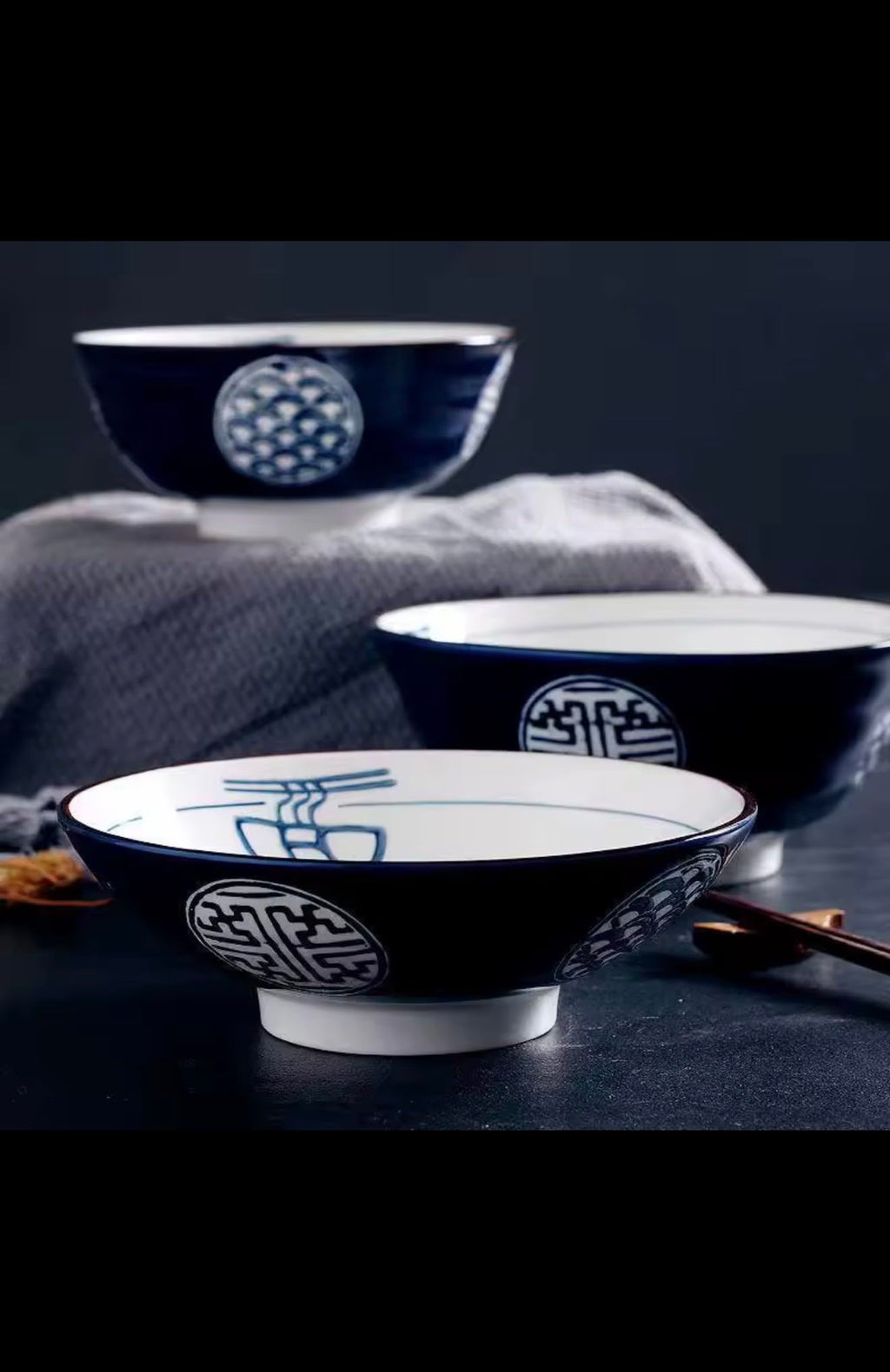 Japanese Style Ceramic Ramen Bowl with Traditional Pattern, Blue and White Porcelain Noodle Bowl, 19cm Diameter, 7cm Height