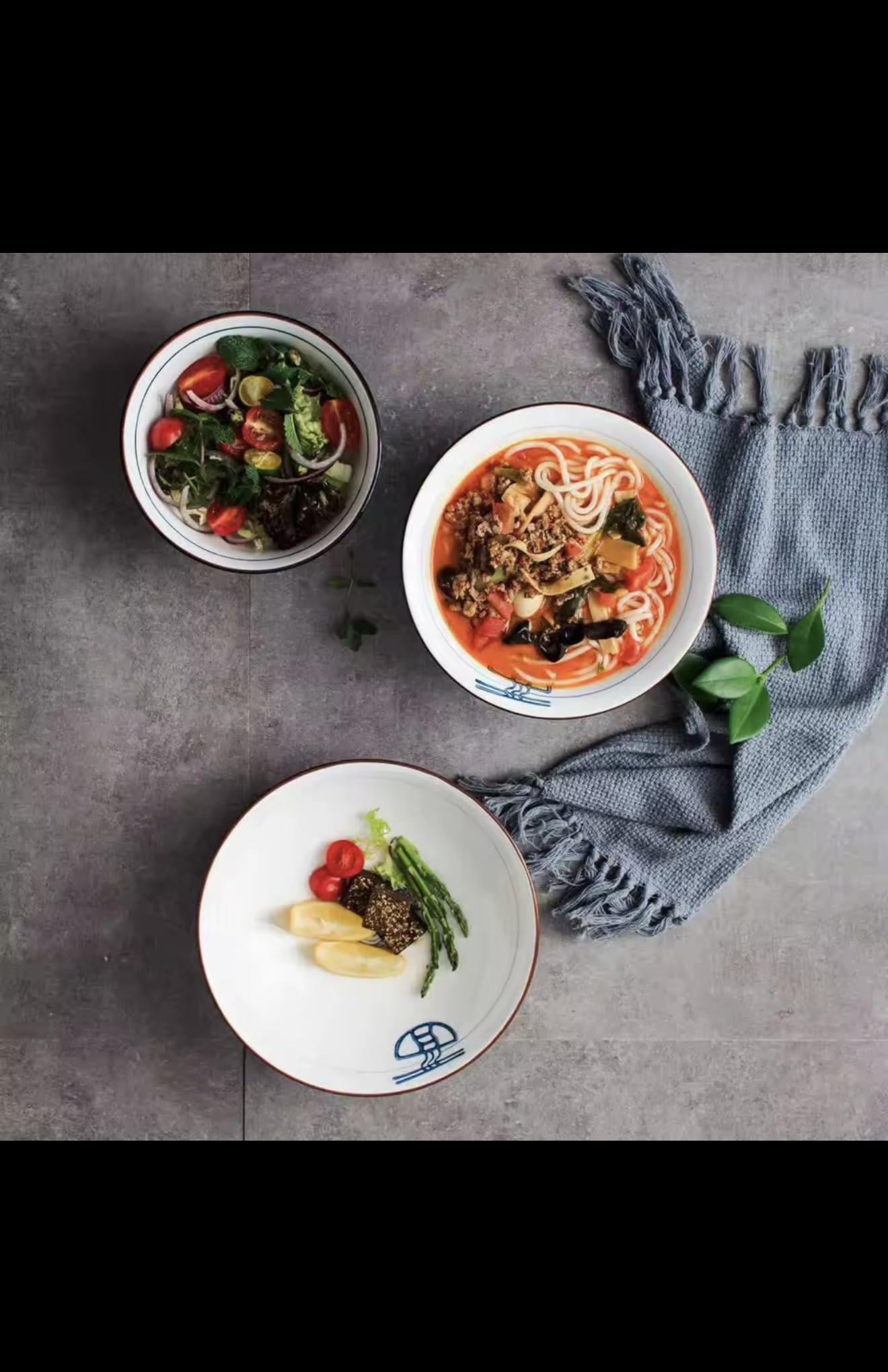 Japanese Style Ceramic Ramen Bowl with Traditional Pattern, Blue and White Porcelain Noodle Bowl, 19cm Diameter, 7cm Height