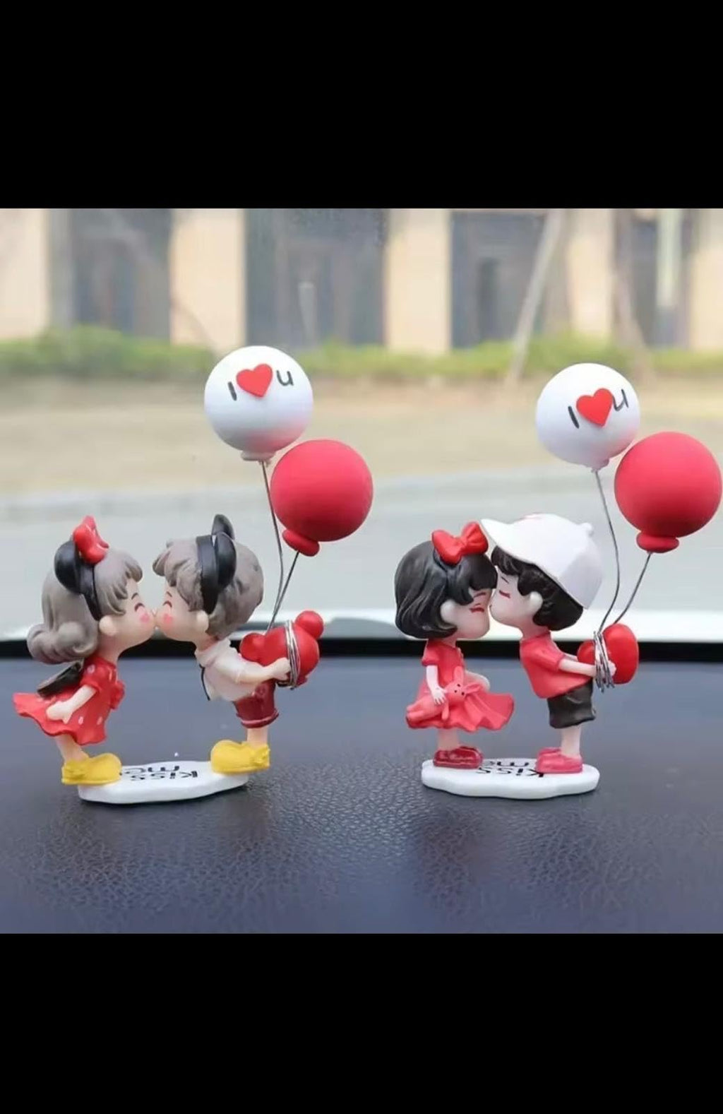 Cartoon Resin Couples Figurine, Cute Lovers Kissing Ornament with Balloon, Car Dashboard Office Desktop Home Decor, Miniature Statue