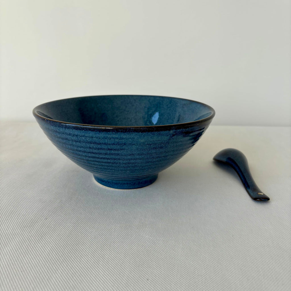 Creative Thread Ceramic Ramen Bowl, Blue Gradient, 8 Inch, Retro Bamboo Hat Style, Large Soup Bowl for Household and Commercial Use
