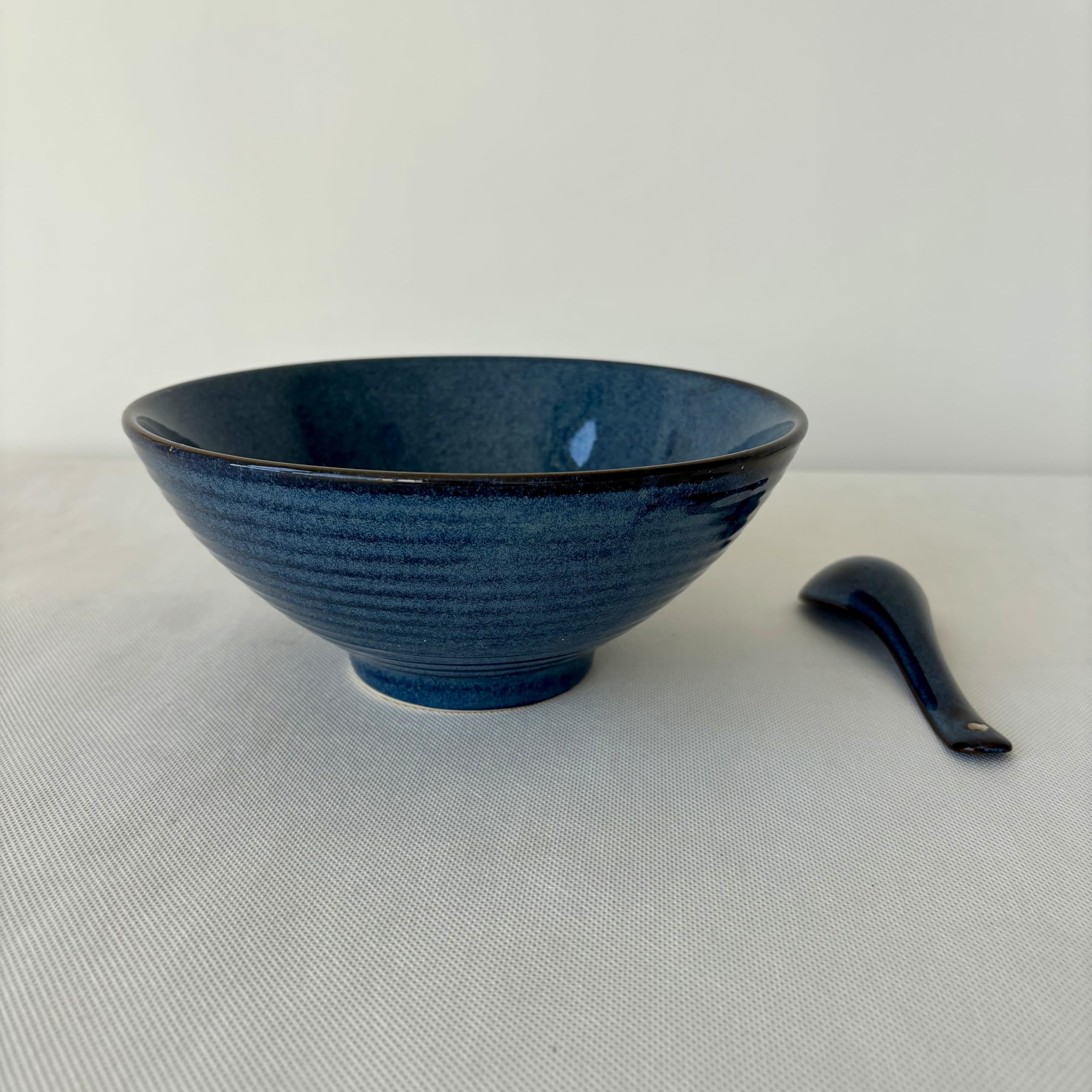 Creative Thread Ceramic Ramen Bowl, Blue Gradient, 8 Inch, Retro Bamboo Hat Style, Large Soup Bowl for Household and Commercial Use
