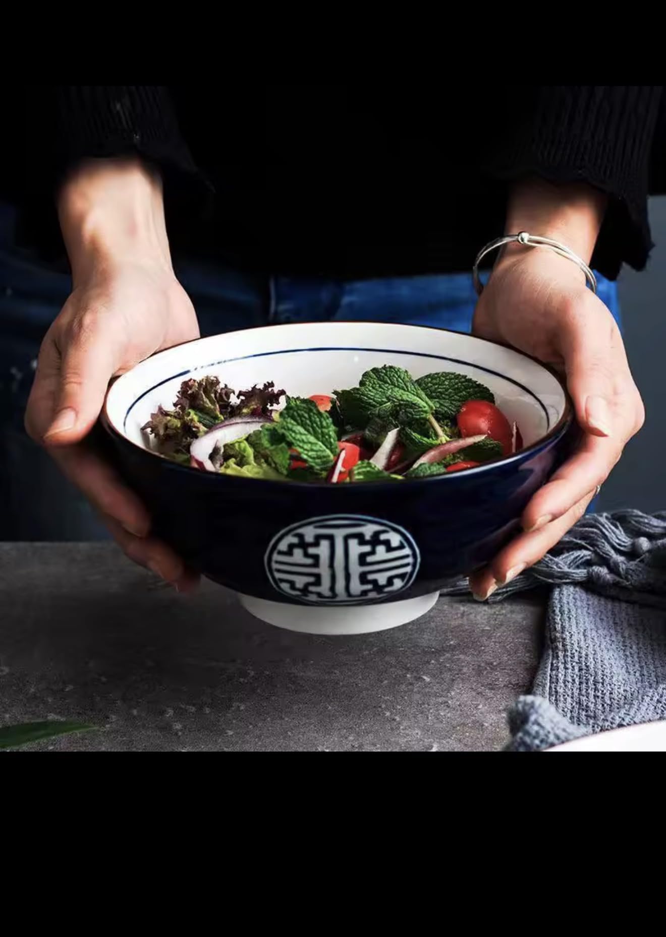 Japanese Style Ceramic Ramen Bowl with Traditional Pattern, Blue and White Porcelain Noodle Bowl, 19cm Diameter, 7cm Height